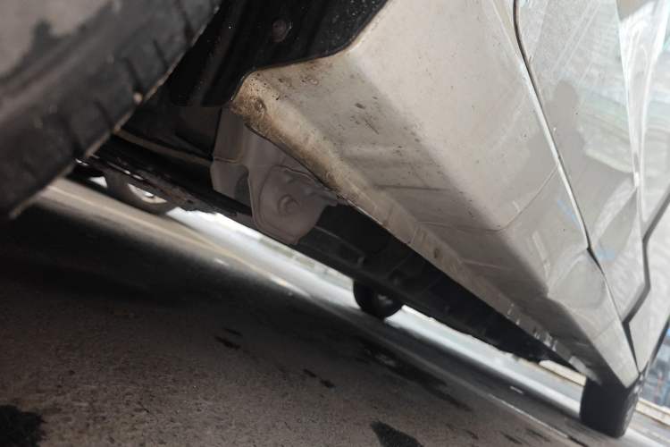 Used Dongfeng Fengon E380 2023 Standard Edition – Comfort Model 7 Seats Chassis Rear Right