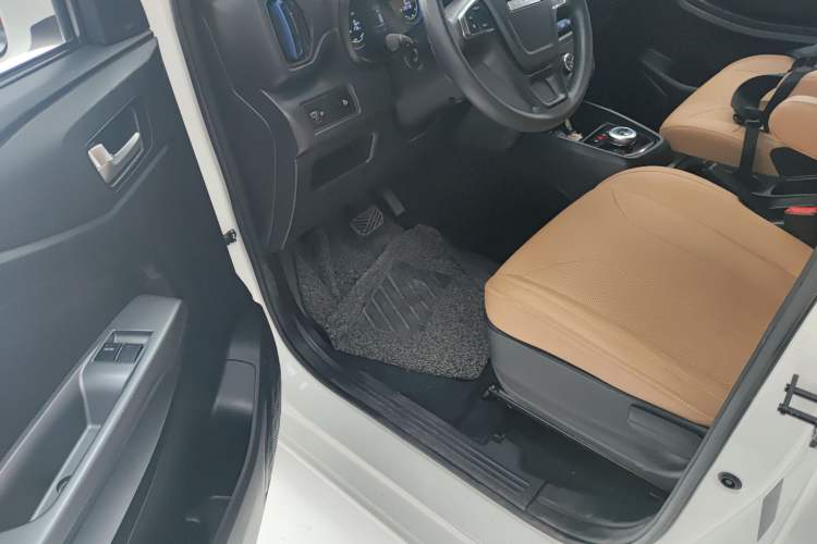 Used Dongfeng Fengon E380 2023 Standard Edition – Comfort Model 7 Seats Driver Seat