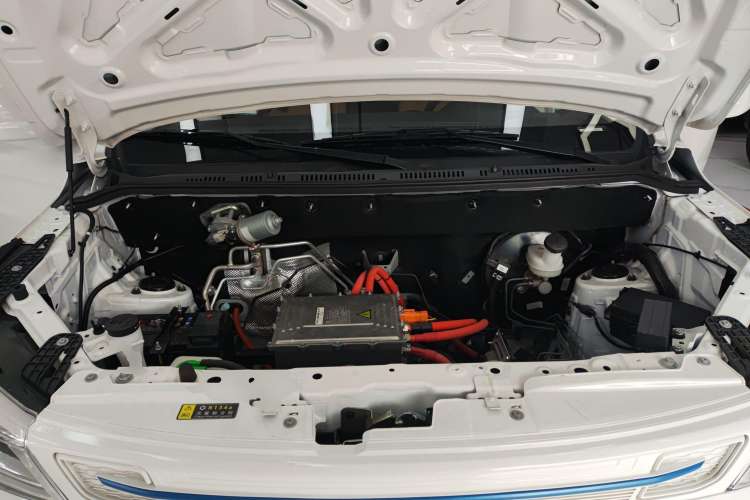 Used Dongfeng Fengon E380 2023 Standard Edition – Comfort Model 7 Seats Engine Bay