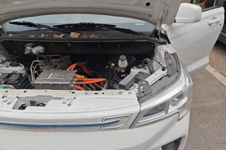Used Dongfeng Fengon E380 2023 Standard Edition – Comfort Model 7 Seats Engine Bay Left