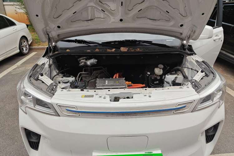 Used Dongfeng Fengon E380 2023 Standard Edition – Comfort Model 7 Seats Engine Bay