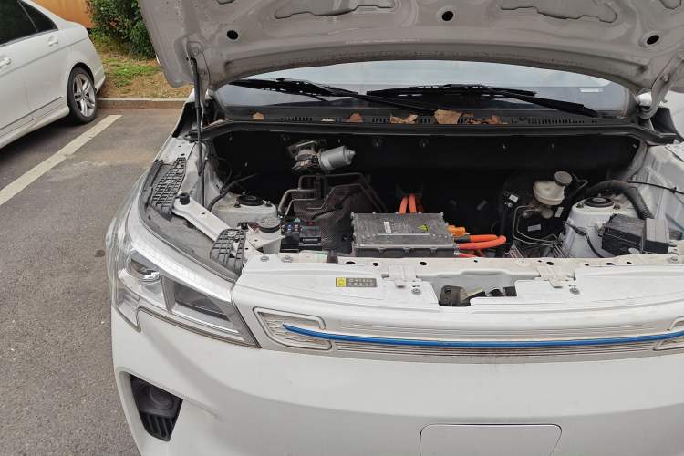 Used Dongfeng Fengon E380 2023 Standard Edition – Comfort Model 7 Seats Engine Bay Right
