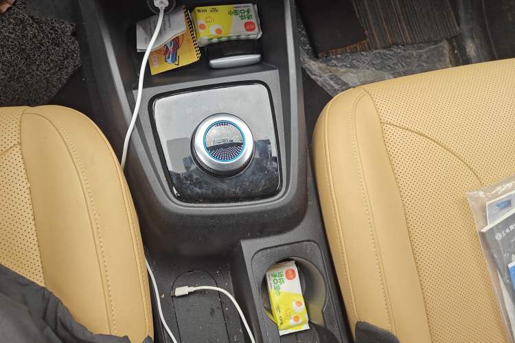 Used Dongfeng Fengon E380 2023 Standard Edition – Comfort Model 7 Seats Gear Lever