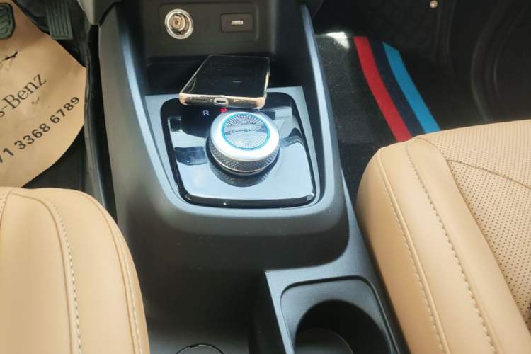 Used Dongfeng Fengon E380 2023 Standard Edition – Comfort Model 7 Seats Gear Lever