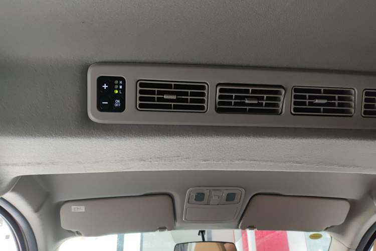 Used Dongfeng Fengon E380 2023 Standard Edition – Comfort Model 7 Seats Headliner