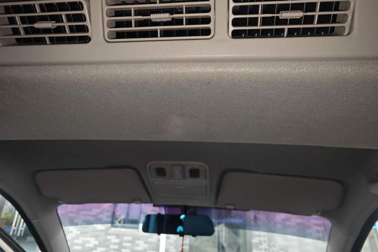 Used Dongfeng Fengon E380 2023 Standard Edition – Comfort Model 7 Seats Headliner