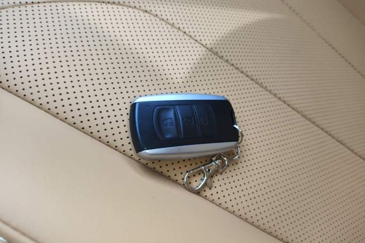 Used Dongfeng Fengon E380 2023 Standard Edition – Comfort Model 7 Seats Interior 1