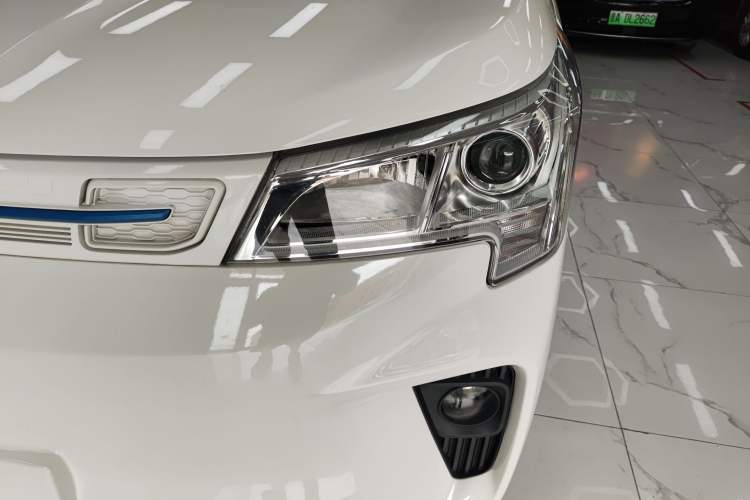 Used Dongfeng Fengon E380 2023 Standard Edition – Comfort Model 7 Seats Left Front Headlight