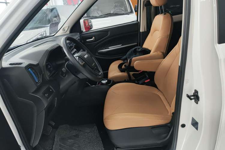 Used Dongfeng Fengon E380 2023 Standard Edition – Comfort Model 7 Seats Left Front Seat