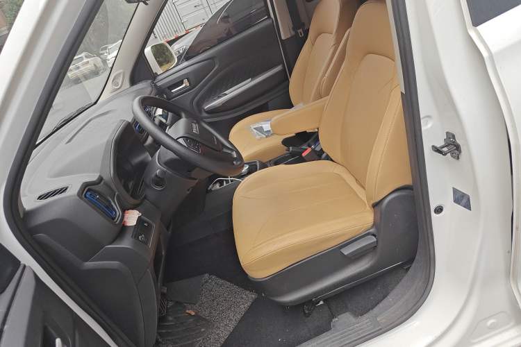 Used Dongfeng Fengon E380 2023 Standard Edition – Comfort Model 7 Seats Left Front Seat