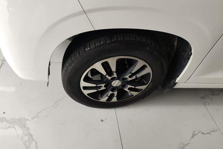 Used Dongfeng Fengon E380 2023 Standard Edition – Comfort Model 7 Seats Left Front Wheel Hub