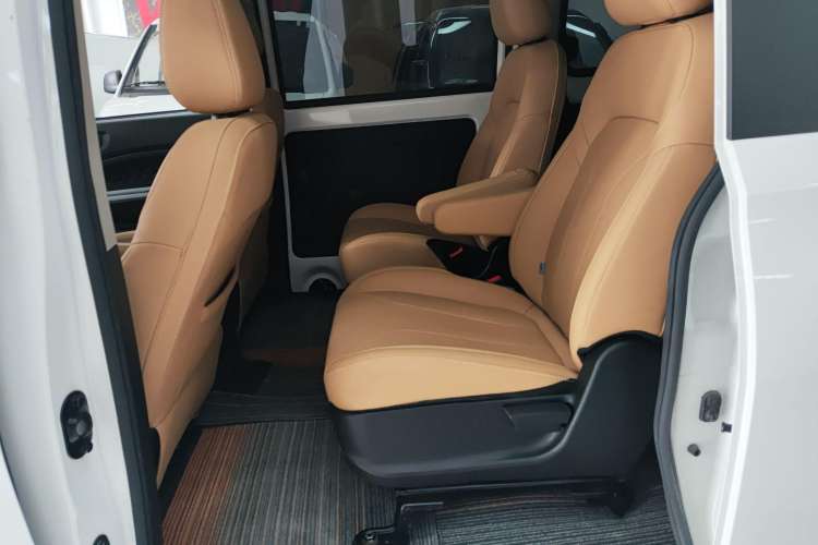 Used Dongfeng Fengon E380 2023 Standard Edition – Comfort Model 7 Seats Left Rear Seat