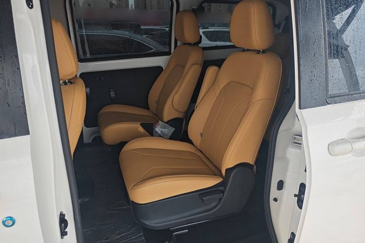 Used Dongfeng Fengon E380 2023 Standard Edition – Comfort Model 7 Seats Left Rear Seat