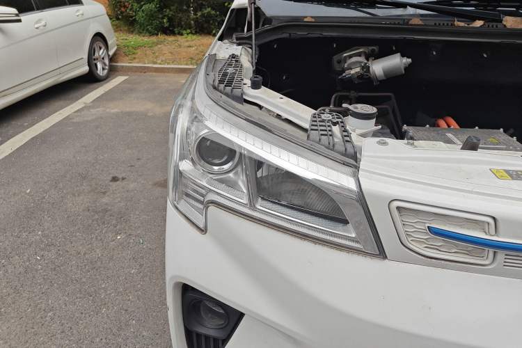 Used Dongfeng Fengon E380 2023 Standard Edition – Comfort Model 7 Seats Right Front Headlight