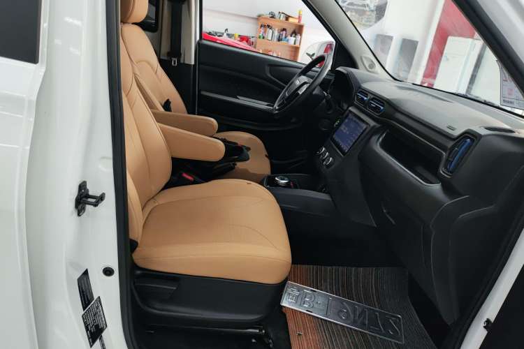 Used Dongfeng Fengon E380 2023 Standard Edition – Comfort Model 7 Seats Right Front Seat