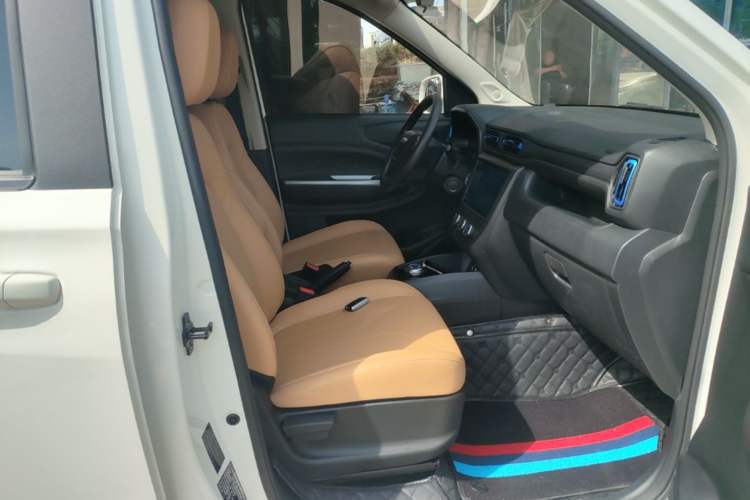 Used Dongfeng Fengon E380 2023 Standard Edition – Comfort Model 7 Seats Right Front Seat
