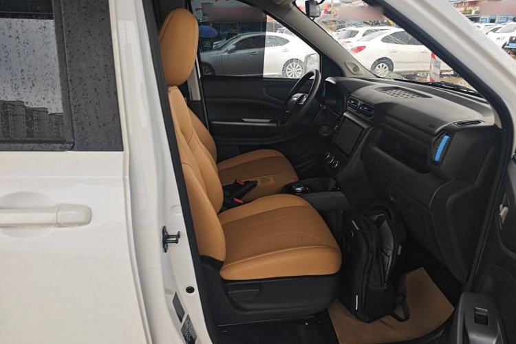 Used Dongfeng Fengon E380 2023 Standard Edition – Comfort Model 7 Seats Right Front Seat