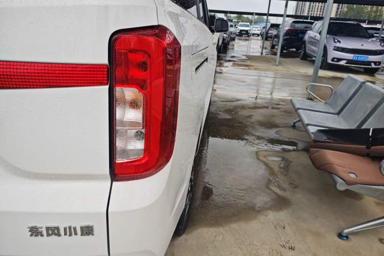 Used Dongfeng Fengon E380 2023 Standard Edition – Comfort Model 7 Seats Right Rear Taillight
