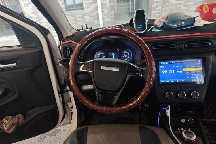 Used Dongfeng Fengon E380 2023 Standard Edition – Comfort Model 7 Seats Steering Wheel
