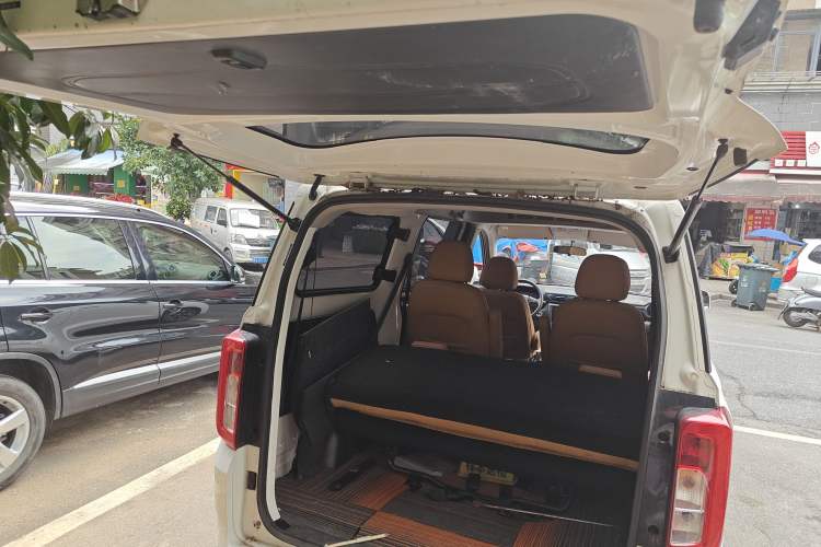 Used Dongfeng Fengon E380 2023 Standard Edition – Comfort Model 7 Seats Trunk