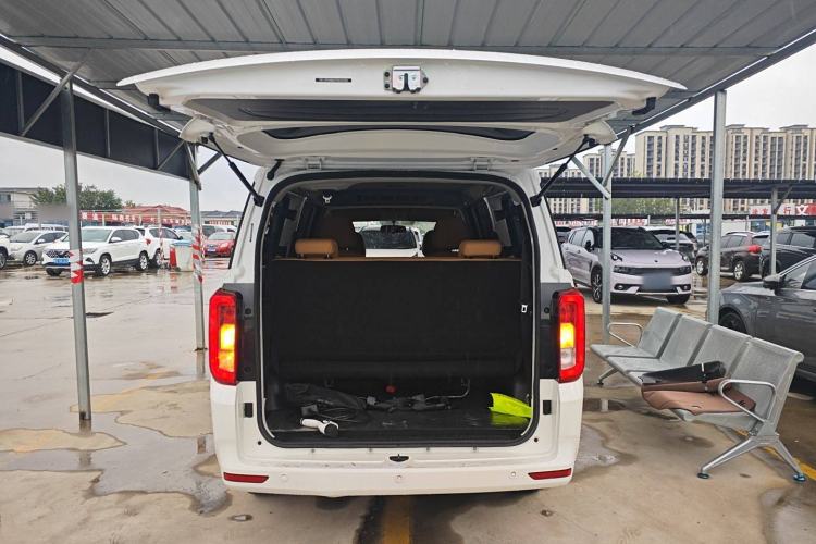 Used Dongfeng Fengon E380 2023 Standard Edition – Comfort Model 7 Seats Trunk