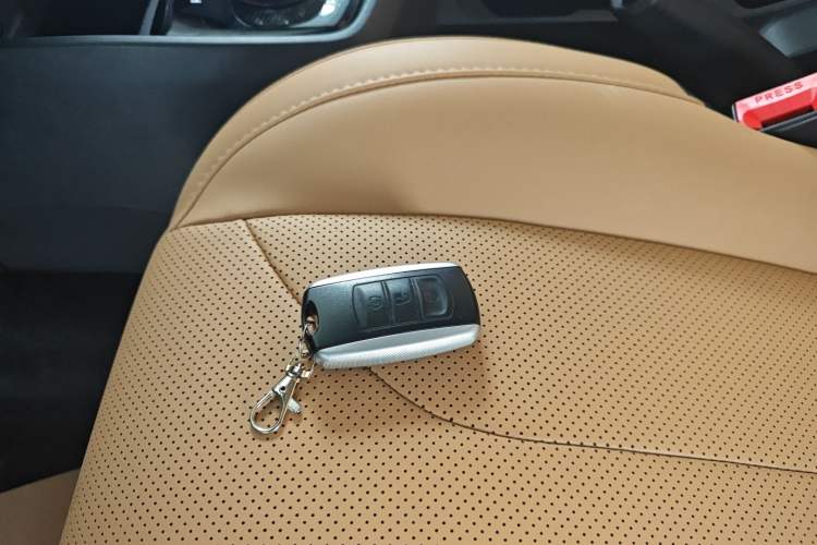 Used Dongfeng Fengon E380 2023 Standard Edition – Comfort Model 7 Seats Vehicle Key