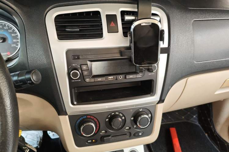 Used Dongfeng Fengon 2013 1.3L Manual Base Version DK13-08 Audio And AC Panel