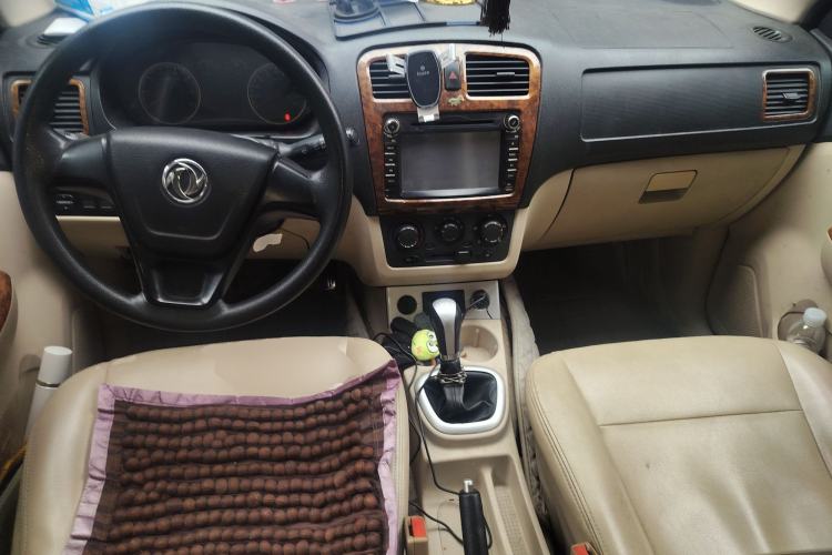 Used Dongfeng Fengon 2013 1.3L Manual Deluxe Edition DK13-08 Center Console