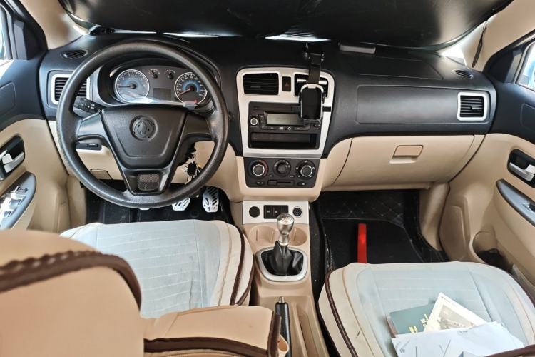 Used Dongfeng Fengon 2013 1.3L Manual Base Version DK13-08 Center Console