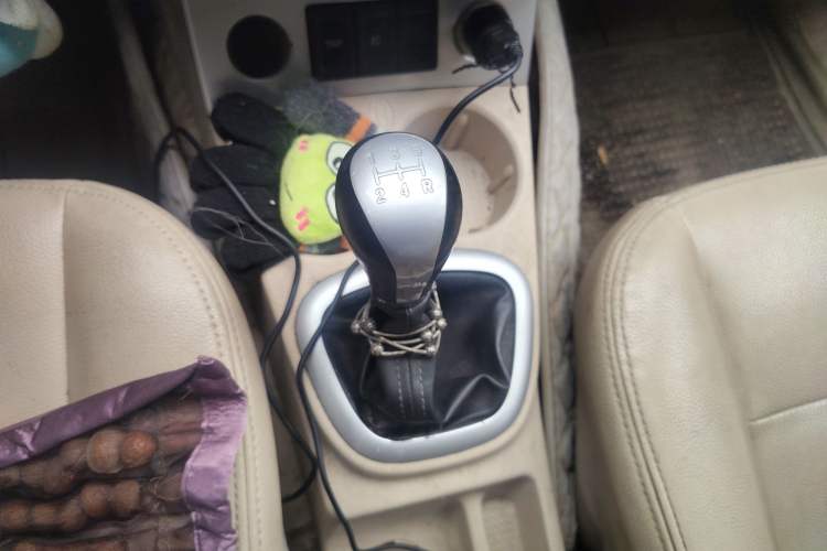 Used Dongfeng Fengon 2013 1.3L Manual Deluxe Edition DK13-08 Gear Lever