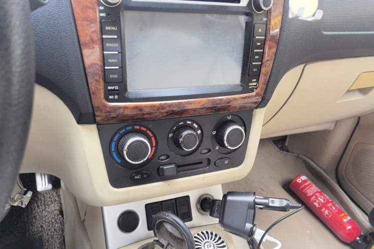 Used Dongfeng Fengon 2013 1.5L Manual Deluxe Model DK15 Audio And AC Panel