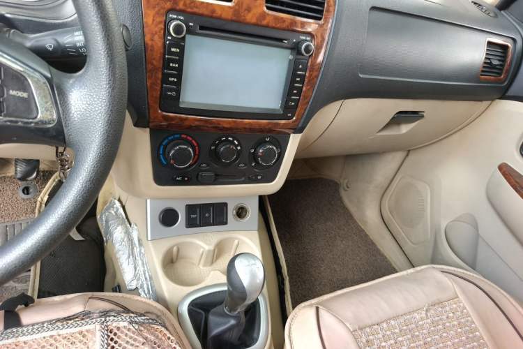 Used Dongfeng Fengon 2013 1.5L Manual Comfort Version DK15 Audio And AC Panel