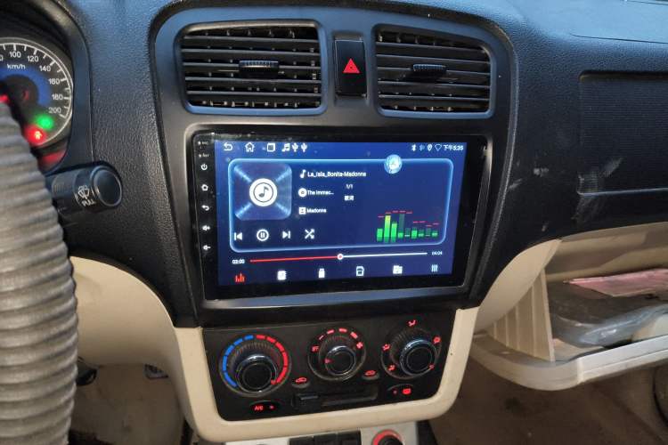 Used Dongfeng Fengon 2013 1.5L Manual Deluxe Model DK15 Audio And AC Panel