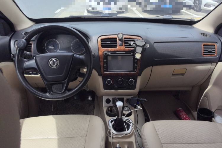 Used Dongfeng Fengon 2013 1.5L Manual Deluxe Model DK15 Center Console