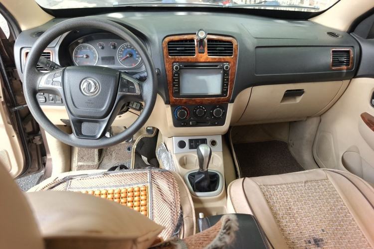 Used Dongfeng Fengon 2013 1.5L Manual Comfort Version DK15 Center Console