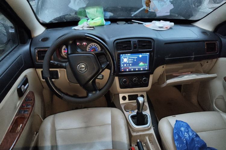 Used Dongfeng Fengon 2013 1.5L Manual Deluxe Model DK15 Center Console