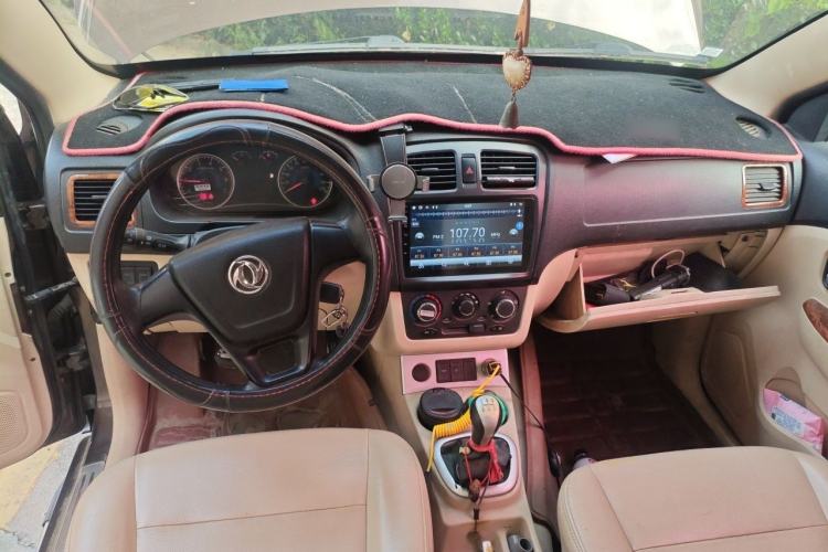 Used Dongfeng Fengon 2013 1.3L Manual Deluxe Edition DK13-08 Center Console