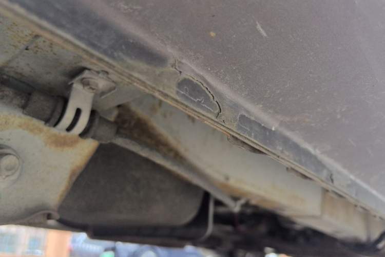 Used Dongfeng Fengon 2013 1.5L Manual Deluxe Model DK15 Chassis Rear Right