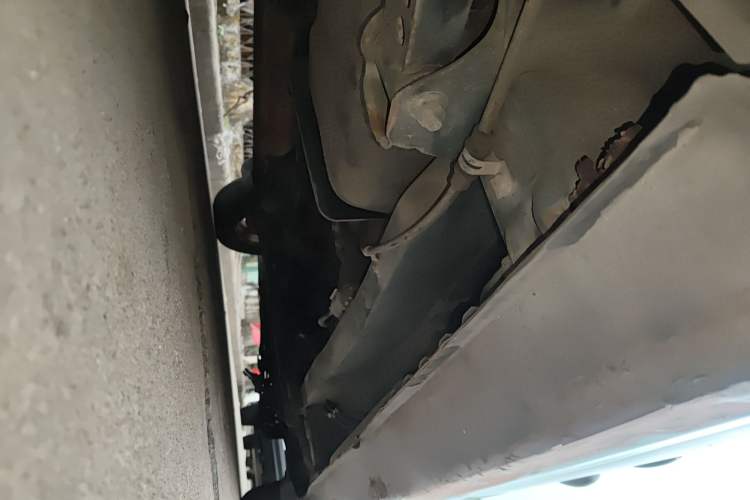 Used Dongfeng Fengon 2013 1.5L Manual Comfort Version DK15 Chassis Rear Right