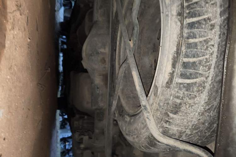 Used Dongfeng Fengon 2013 1.5L Manual Deluxe Model DK15 Chassis Rear