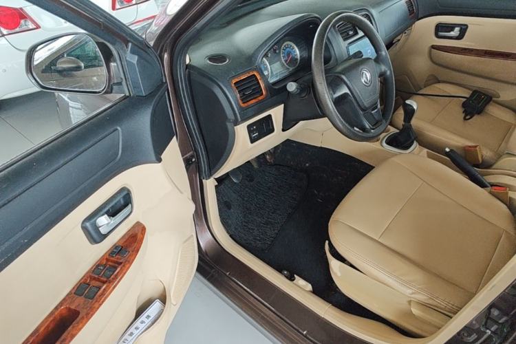 Used Dongfeng Fengon 2013 1.5L Manual Deluxe Model DK15 Driver Seat