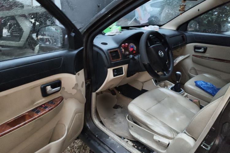 Used Dongfeng Fengon 2013 1.5L Manual Deluxe Model DK15 Driver Seat