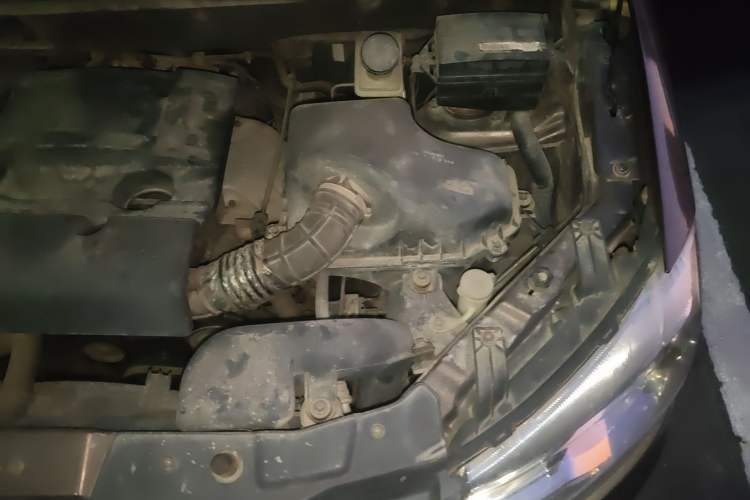 Used Dongfeng Fengon 2013 1.5L Manual Deluxe Model DK15 Engine Bay Left