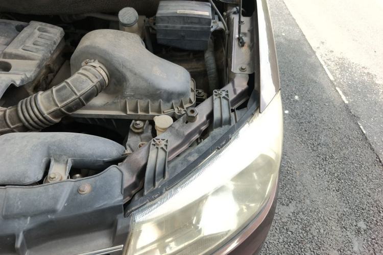 Used Dongfeng Fengon 2013 1.5L Manual Comfort Version DK15 Engine Bay Left