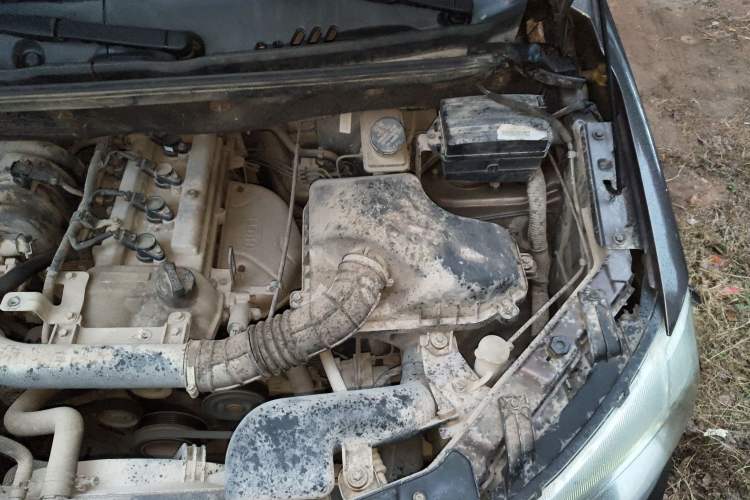 Used Dongfeng Fengon 2013 1.5L Manual Deluxe Model DK15 Engine Bay Left