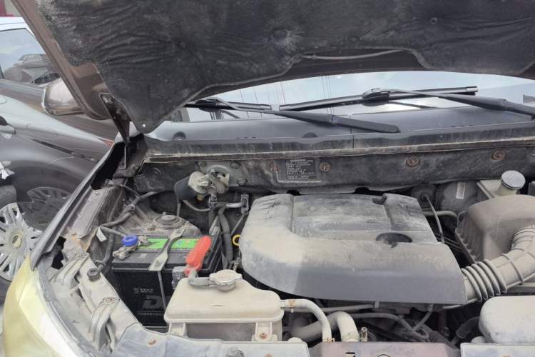 Used Dongfeng Fengon 2013 1.5L Manual Deluxe Model DK15 Engine Bay Right