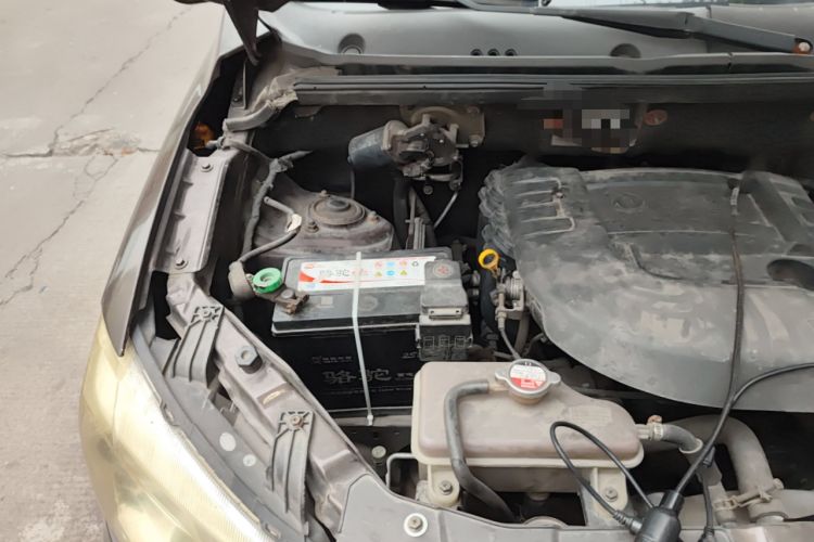 Used Dongfeng Fengon 2013 1.5L Manual Comfort Version DK15 Engine Bay Right