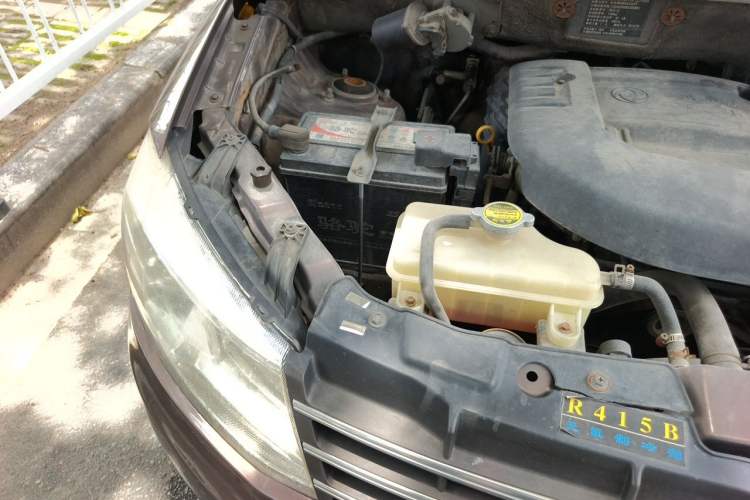 Used Dongfeng Fengon 2013 1.5L Manual Comfort Version DK15 Engine Bay Right