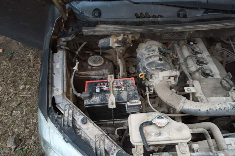 Used Dongfeng Fengon 2013 1.5L Manual Deluxe Model DK15 Engine Bay Right