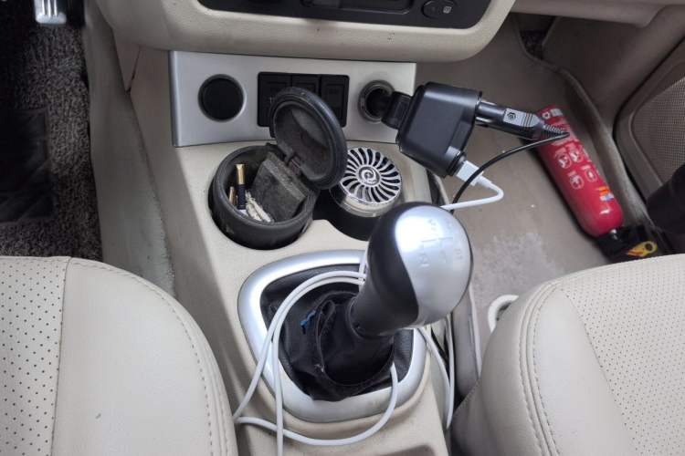 Used Dongfeng Fengon 2013 1.5L Manual Deluxe Model DK15 Gear Lever